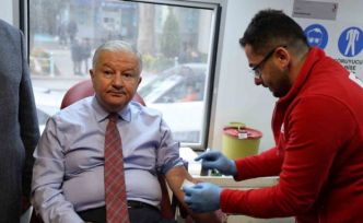 Aksaray’da kan bağışı kampanyasına Vali Duru da katıldı