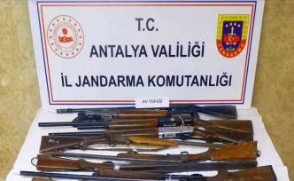 Antalya’da ruhsatsız silah operasyonu: 15 silah ele geçirildi