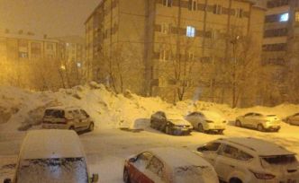 Bitlis’te gece yarısı kar yağışı etkisini arttırdı