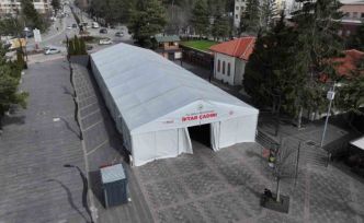 Bolu’da iftar çadırı kent meydanına kuruldu