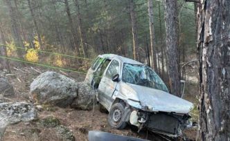 Burdur’da araç şarampole devrildi: 3 yaralı