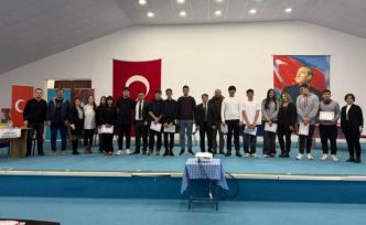 Burhaniye’de Korkma Gençliğin Ruhu Burada konulu bilgi yarışması yapıldı