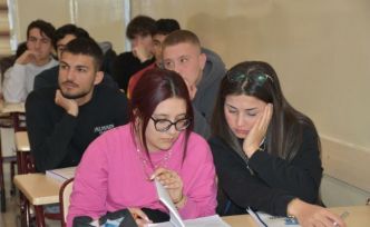 Gençler üniversite hayallerine ücretsiz kavuşuyor