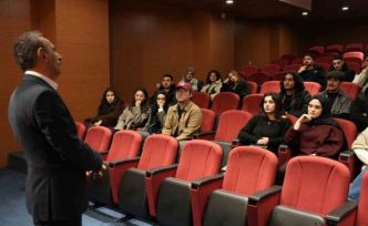 İletişim Fakültesi Dekanı Avcı, öğrencilerle buluştu