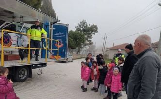 Jandarmadan çocuklara emniyet kemeri eğitimi