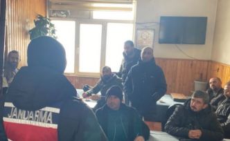 Jandarmadan "Kapı Kapı Jandarma" Projesi Kapsamında Siber Farkındalık eğitimi