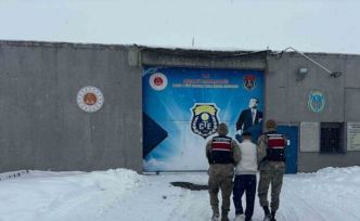 Kars’ta aranan 2 kişi jandarma ekiplerince yakalandı