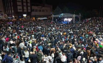 Kırıkkale’de Hüseyin Kağıt konserine binlerce kişi akın etti