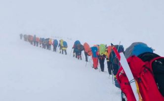 Osmaniyeli depremzede dağcılar Erciyes’te anma tırmanışı yaptı