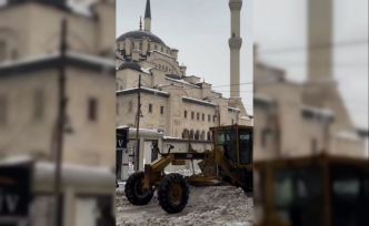 Patnos’ta kar temizleme çalışması aralıksız sürdürülüyor