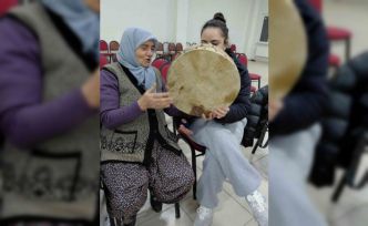 Pazarlar’da halk oyunları kursunda seslendirilen yöresel ezgiler