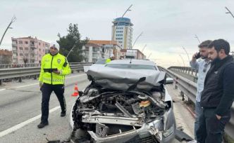 Uşak’ta 3 otomobil çarpıştı: 4 yaralı