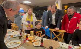 Çocuklar ile protokol iftar sofrasında buluştu