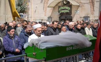 Eşi tarafından bıçaklanan 3 çocuk annesi kadın son yolculuğuna uğurlandı