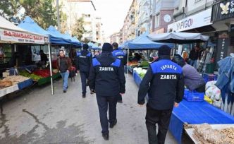 Isparta’da zabıtadan pazarda fiyat etiketi, terazi kontrolü ve pazar düzeni denetimi