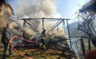 Kastamonu’da çıkan yangında samanlık kullanılamaz hale geldi