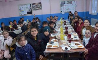 Kaymakam Koşansu öğrencilerle iftar sofrasında buluştu