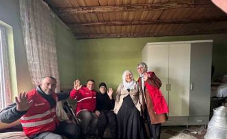 Kızılay Muradiye Şubesinden yaşlılara ziyaret