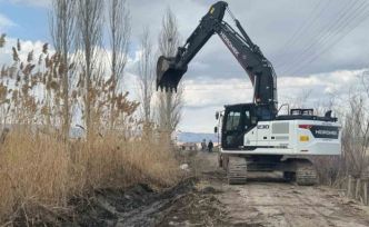 Tuzluca’da 10 kilometrelik sulama hattı temizleniyor