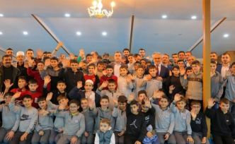 Vali Eldivan hafız adaylarıyla iftarda buluştu