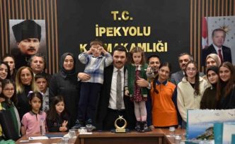 Van’da kitap okuma yarışmasında dereceye girenler ödüllendirildi