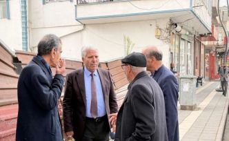 Başkan Karamehmetoğlu esnaf ve vatandaşlarla bir araya geldi