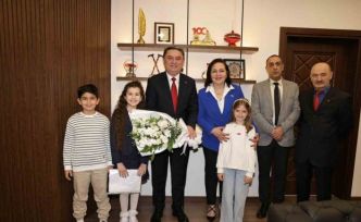 Belediye başkanı koltuğunu Mercan Su Uzun’a devretti