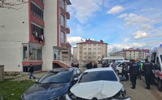 Bingöl’de iki otomobil çarpıştı: 4 yaralı