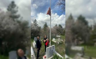 Elazığ’da şehitlikteki bayraklar değiştirildi