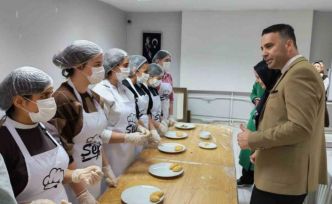 Gaziantep’te öğrenciler içli köfte yaptı