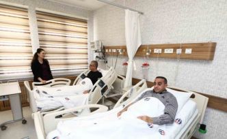 Hasta, doktoruna böbreğini verdi