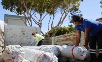Hortum ve yağıştan zarar gören Kumlucalı çiftçilere sera naylonu desteği