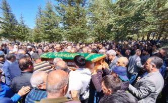 Kazada hayatını kaybeden kamyon sürücüsü son yolcuğuna uğurlandı