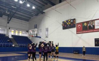 Muş Sultan Alparslan Yurdu Kız Voleybol Takımı yarı finale yükseldi