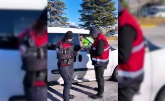 Polis denetimlerinde 40 aranan şahıs yakalandı