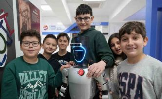 Türkiye’nin nüfusa kaydedilen ilk robotu şimdi de işe başladı