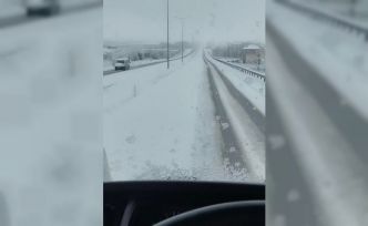 Yozgat’ta karayolları ekipleri kar mesaisinde