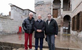 Zafer Algöz’den Sahaaflar Çarşısı’na tam not