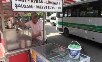 1 Mayıs’ta çalışan seyyar satıcı: "İşçi bayramında en çok işçiler çalışıyor"