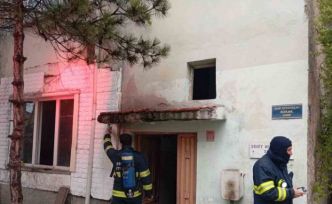 Evde çıkan yangında dumandan etkilenen 98 yaşındaki kadın hayatını kaybetti