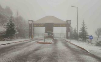 Spil Dağı’na Mayıs ayında kar yağdı