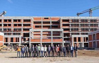 Canbey "Bu eser, Balıkesir’imizin sağlıkta geldiği seviyeyi bir üst noktaya taşıyacak"