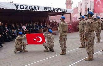 Cumhuriyet Bayramı coşkuyla kutlandı, komandolar gösteri yaptı