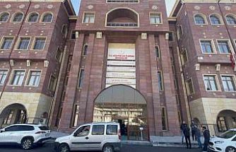 Güvenlik görevlisi kalbine yenik düştü