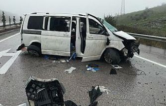 Balıkesir Çevreyolunda takla atan otomobilde 3kişi yaralandı
