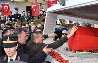 Bilecikli şehidin evinde helallik alınırken kardeşi abisinin üniformasını giydi