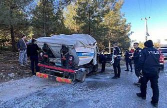 Çöp kamyoneti seyir halinde alev aldı