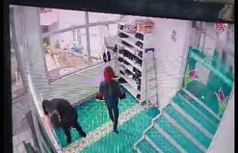 Cuma namazı için geldiği camide kalp krizi geçirdi: O anlar kamerada