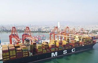 Dünyanın en büyük konteyner gemisi Mersin Limanı’na geldi