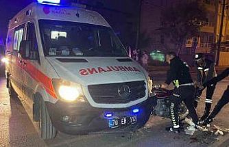 Hastaneye yaralı taşıyan ambulans motosikletle çarpıştı: 1 yaralı
